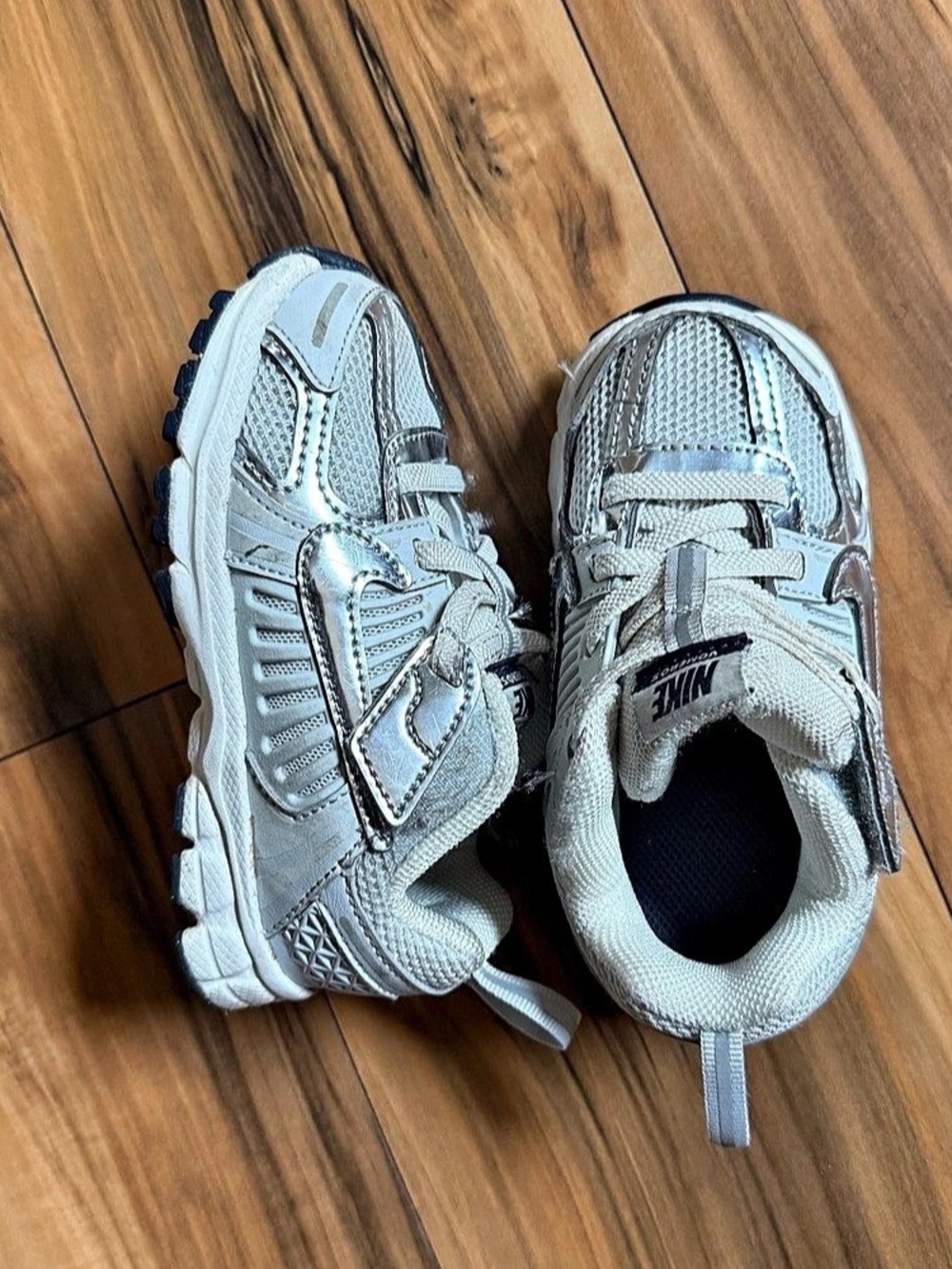 Nike Zoom Vomero 5 Toddler Silver & White Sneakers Girls US 8C